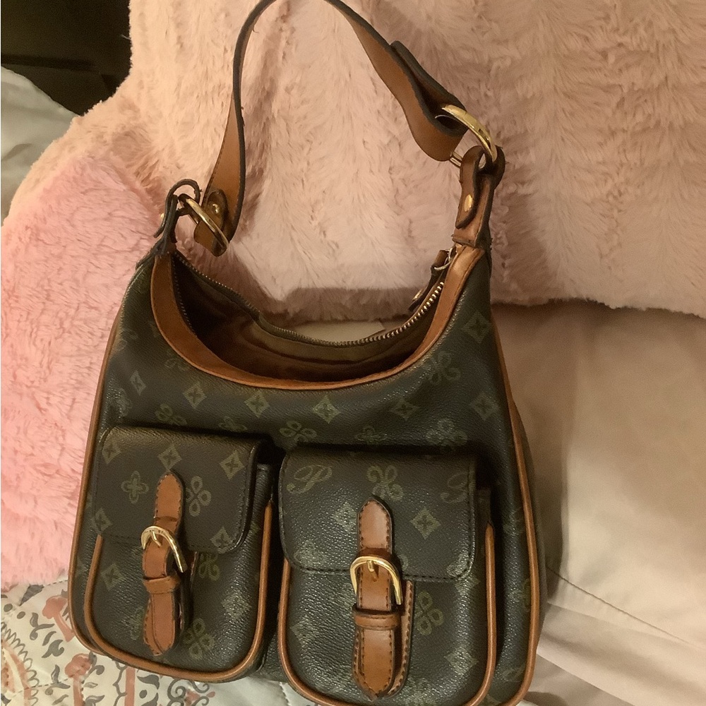 2-tone Brown Purse in good condition.